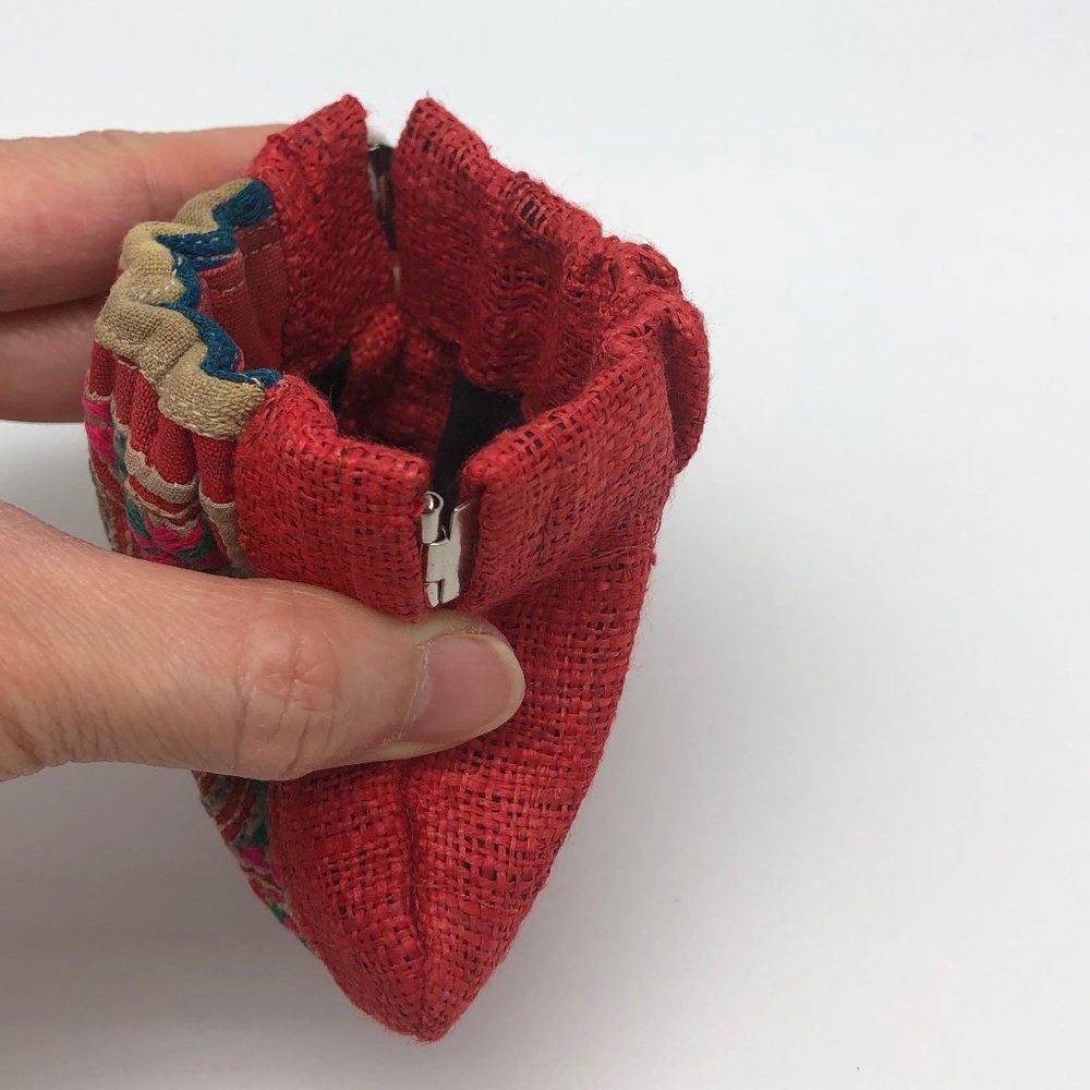 New embroidered geometric pattern pouch - Picture 4 of 4